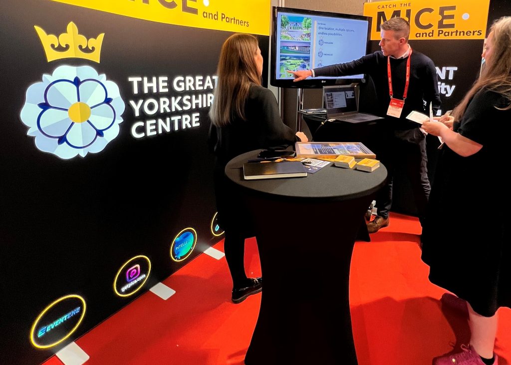 sales-and-networking-at-an-events-venue