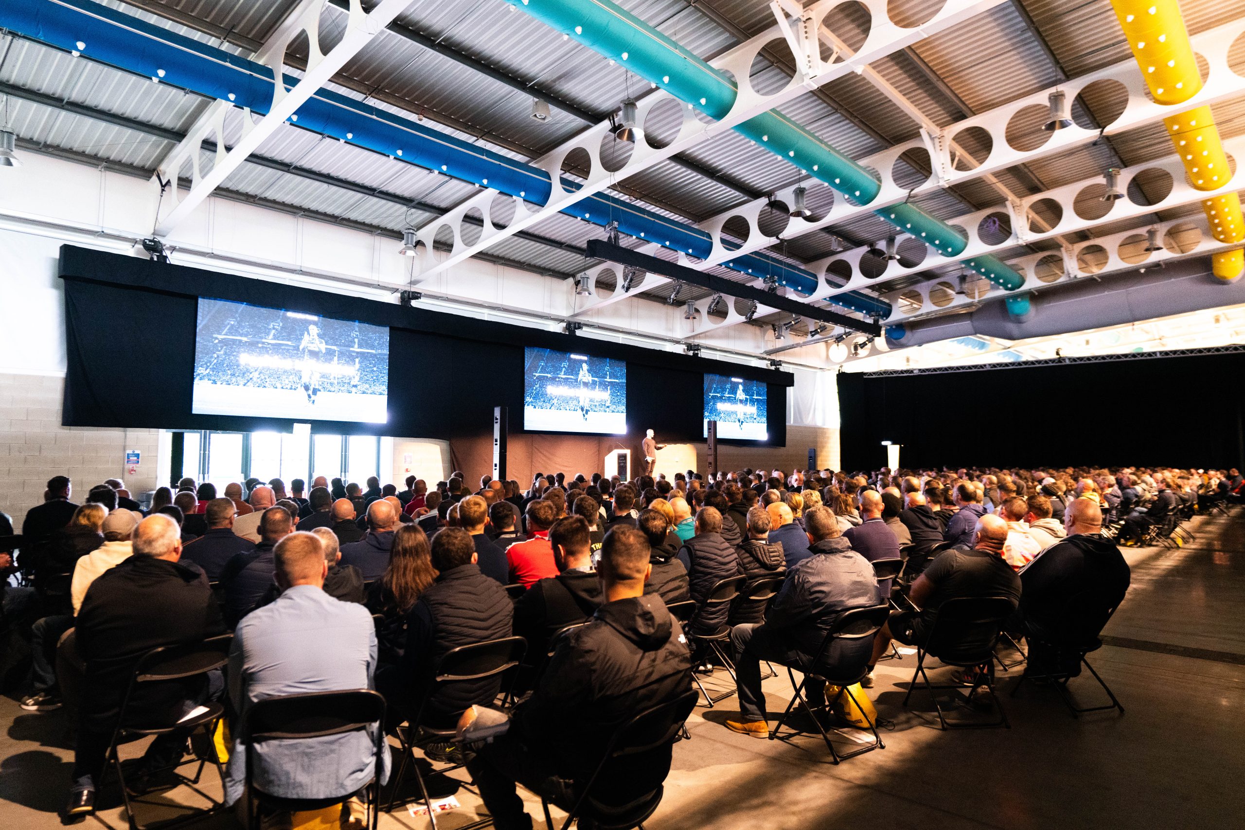 trade-conference-hall-1
